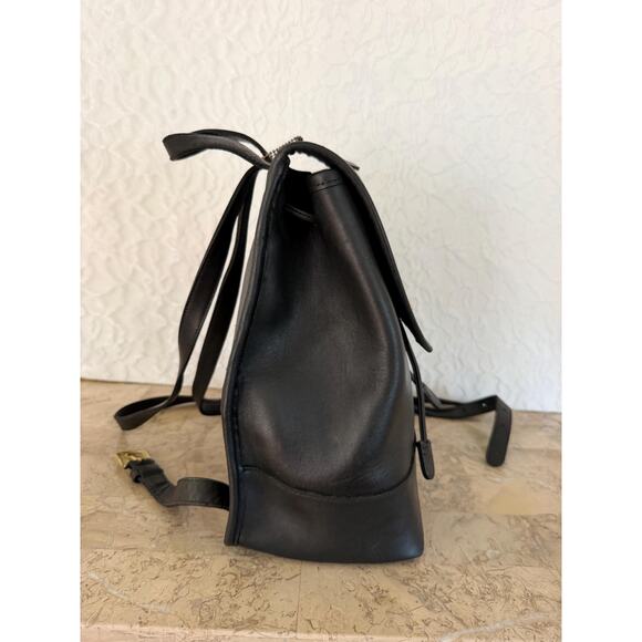 Vtg Coach black leather MEdium To Full Backpack Daypack 9791 w/brass Hardware main image 5